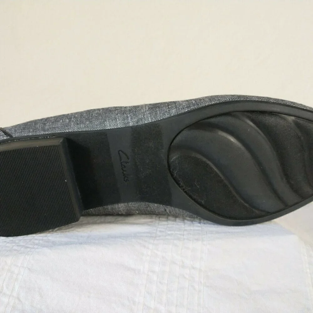 Clarks Artisan Gray Tweed Loafers Size 10M